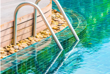 professional pool cleaning service