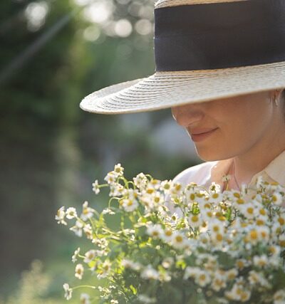 sun hat wearing by a girl